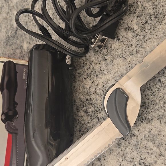 BLACK+DECKER Comfort Grip 9 Inch Electric Knife - Picture 6 of 11